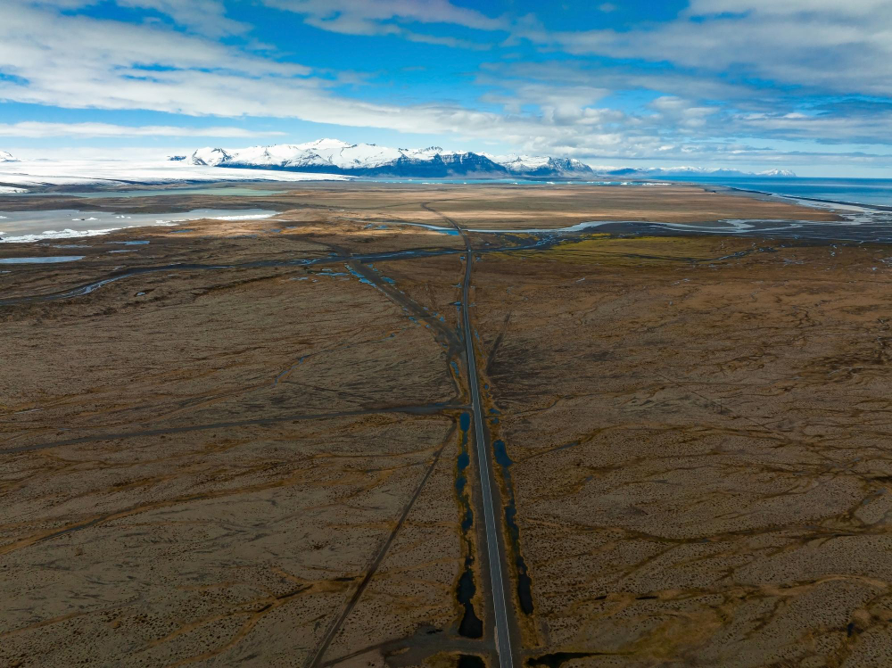 técnicos perforando pozos en zonas volcánicas